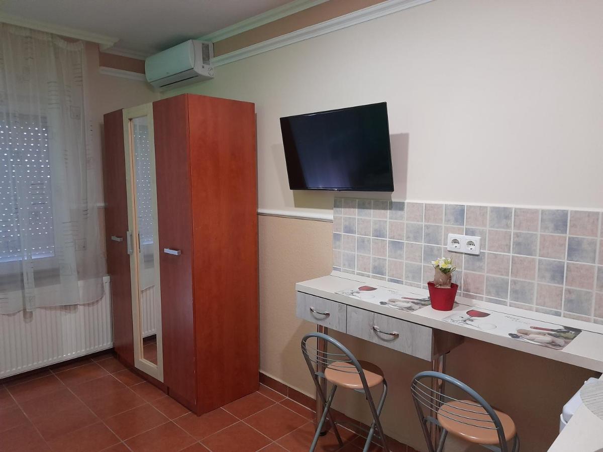 Andrea Apartman Hajduszoboszlo Ngoại thất bức ảnh