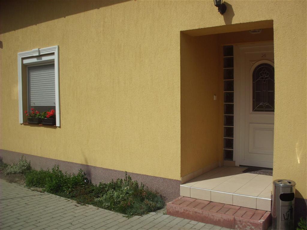 Andrea Apartman Hajduszoboszlo Ngoại thất bức ảnh