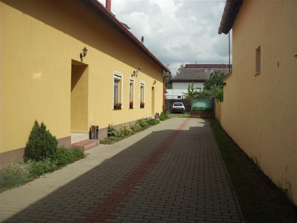 Andrea Apartman Hajduszoboszlo Ngoại thất bức ảnh